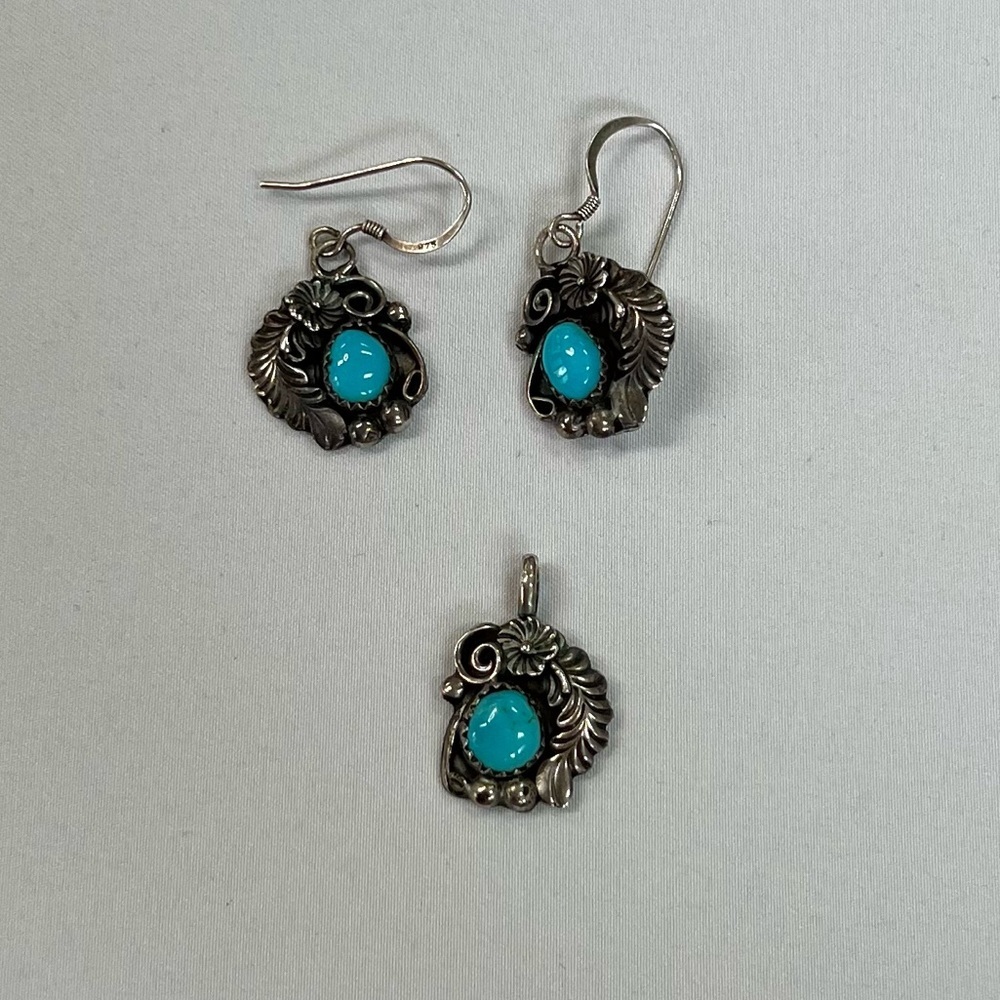 Vintage Navajo Robert Becenti matching Earrings and Pendant